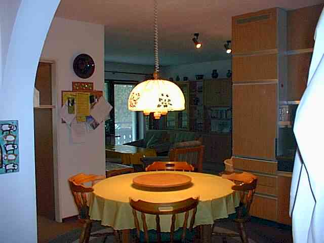 Esszimmer.jpg (20362 Byte)